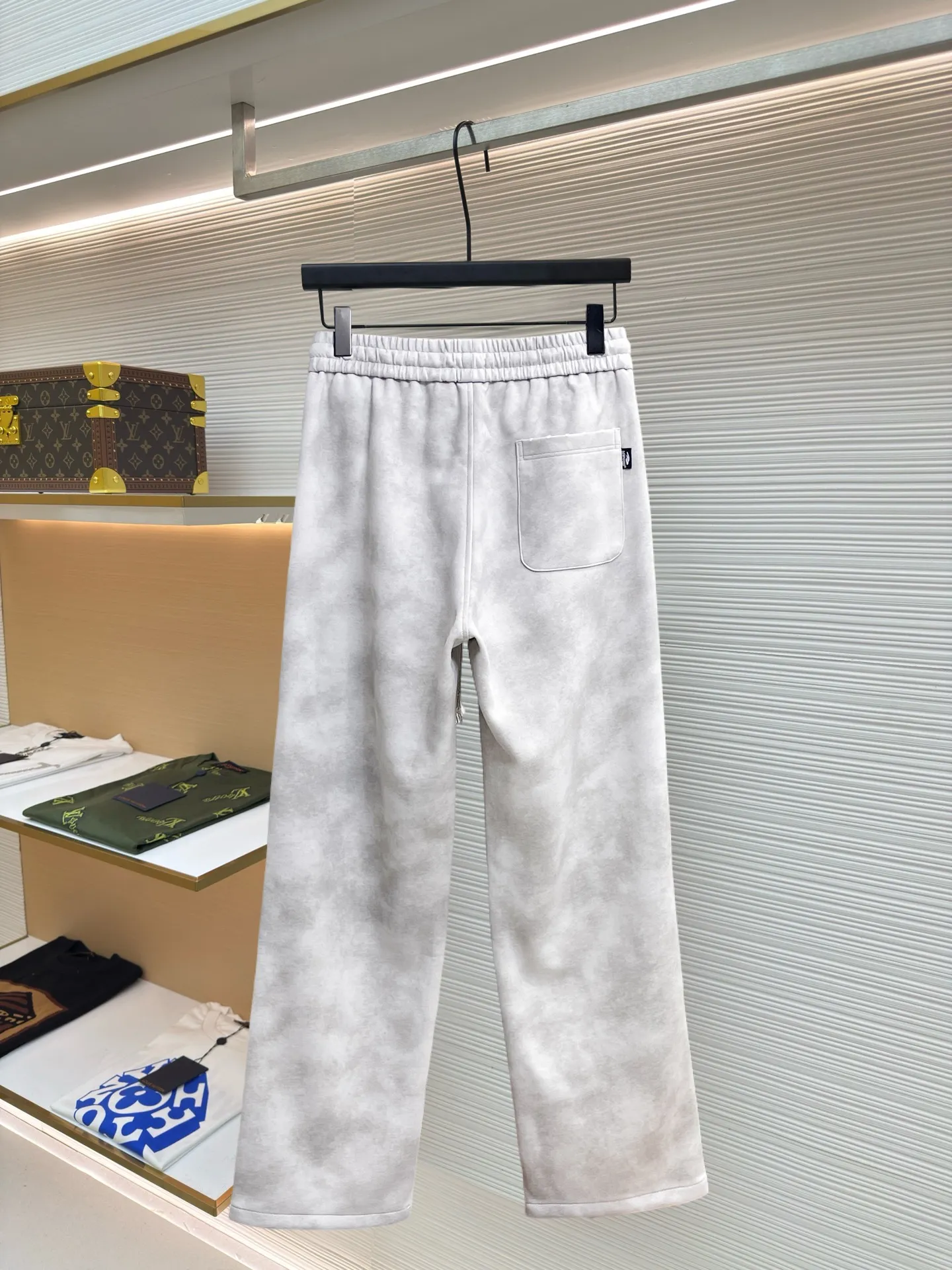 Balenciaga 🆕2026 Autumn and Winter New Arrival Casual Pants! The official website will be released simultaneously. Brand Classic LOGO casual pants, customized fabrics, excellent comfort and strong touch. Highly recognisable, perfect appearance and craftsmanship. Size:M-3XL